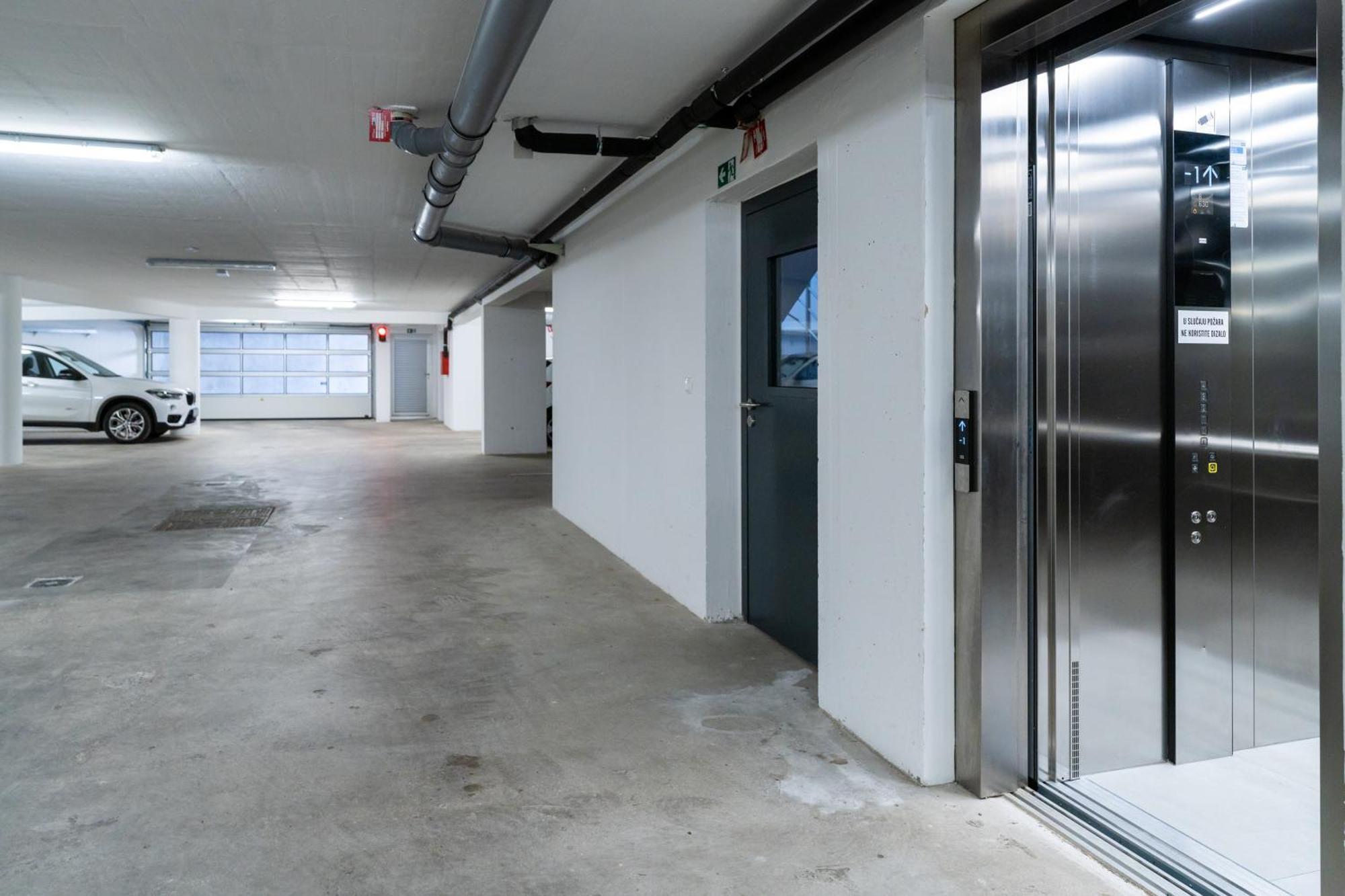 Tres Fenestras Zadar - Private Parking Appartement Buitenkant foto
